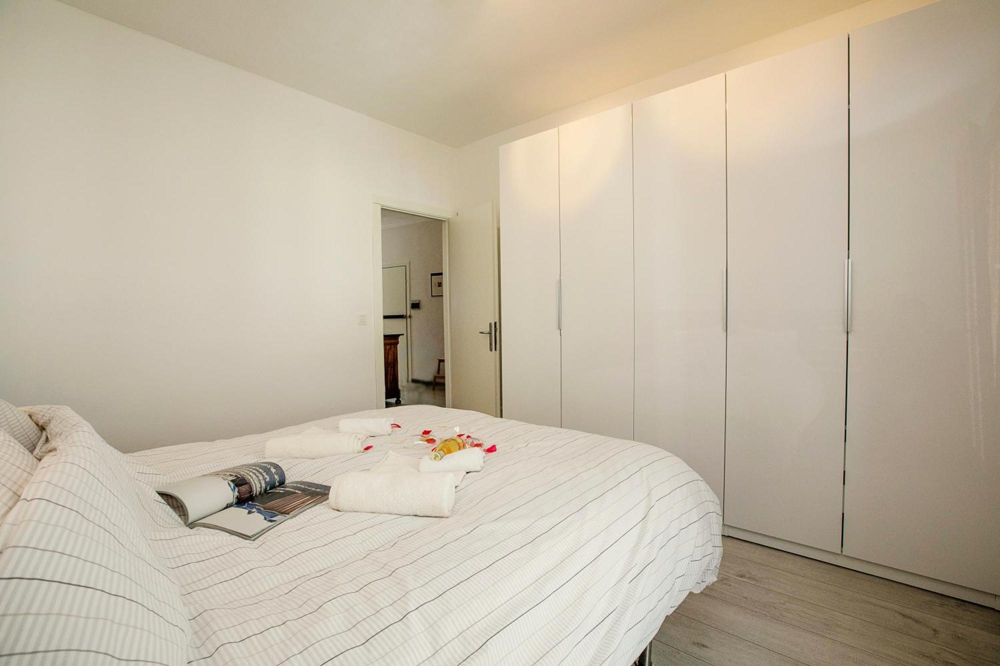 Spiaggia Azzurro -Lakeside With Terrace - Happy Rentals توسكولانو ماديرنو المظهر الخارجي الصورة