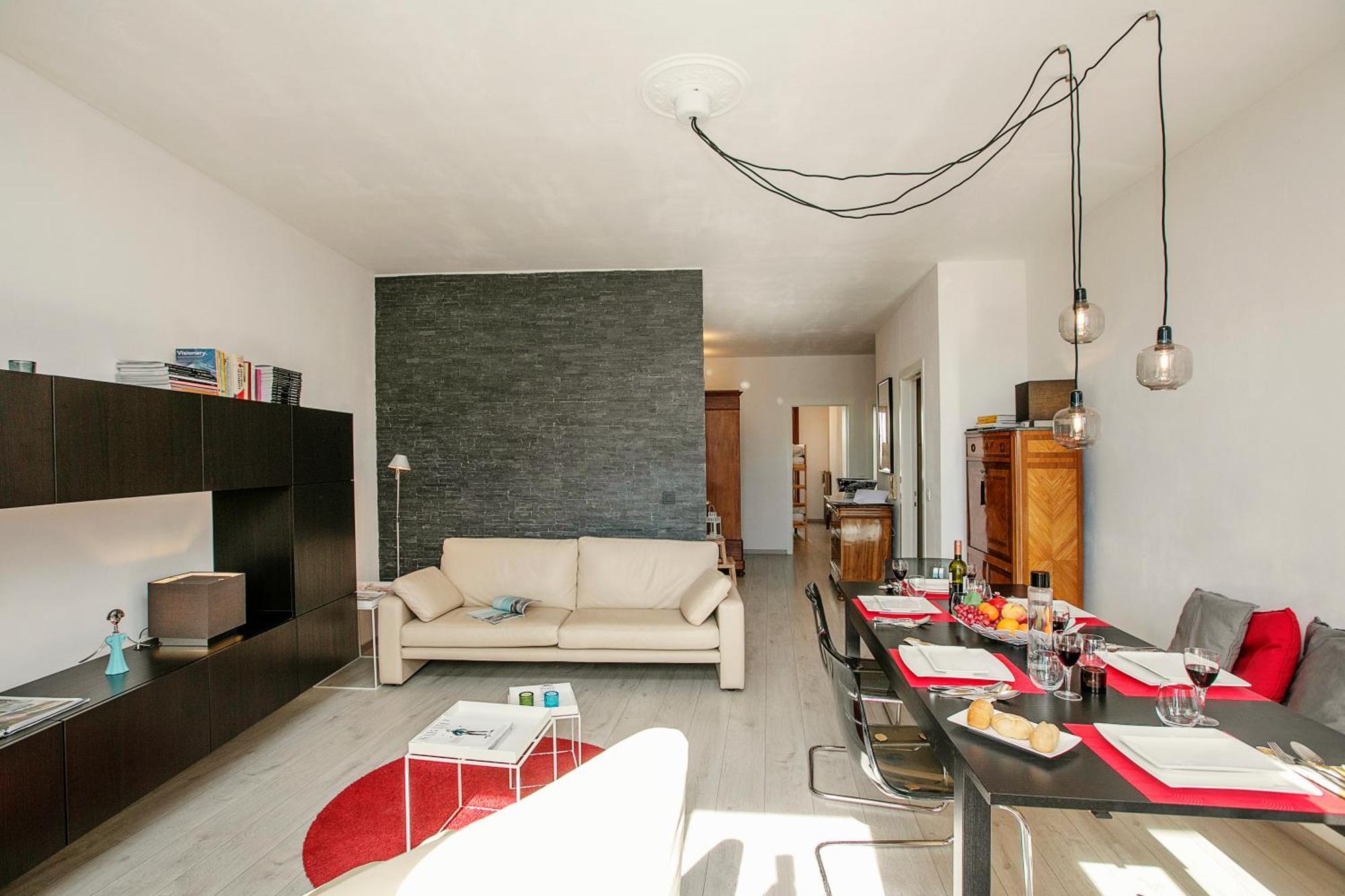 Spiaggia Azzurro -Lakeside With Terrace - Happy Rentals توسكولانو ماديرنو المظهر الخارجي الصورة