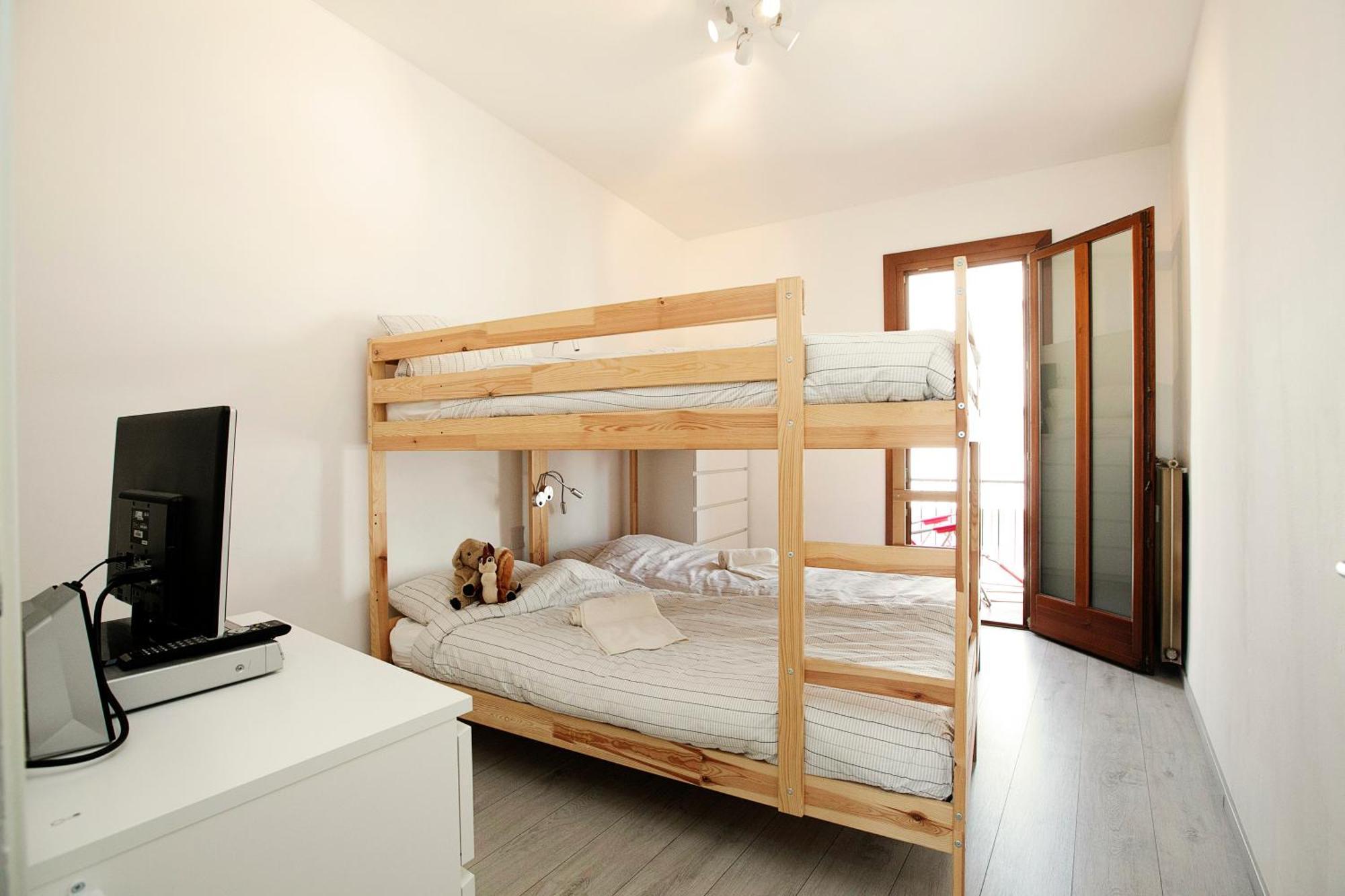 Spiaggia Azzurro -Lakeside With Terrace - Happy Rentals توسكولانو ماديرنو المظهر الخارجي الصورة